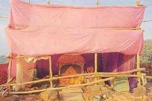 Makeshift tent housing Ram Lalla Idol (Pic via Twitter)