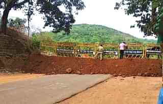 A border road was closed prohibiting entry of vehicles from Kerala into Karnataka.