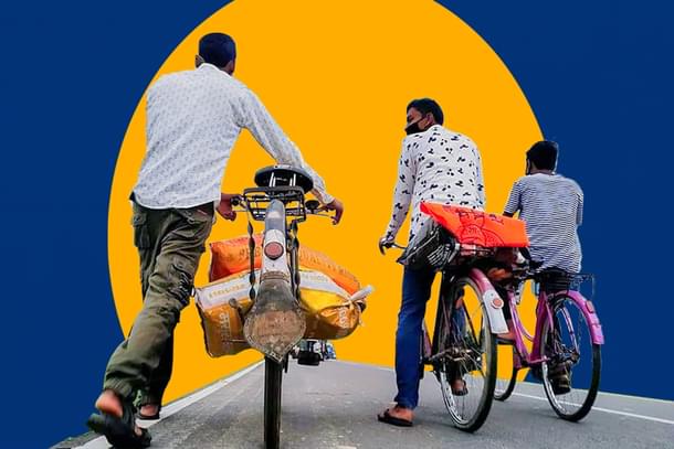 RSS volunteers supplying essentials to those in need. (@friendsofrss) 