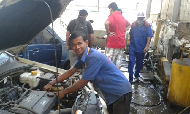 A car mechanic at work. (Representative Image) (Picture source:&nbsp;<a href="https://i.pinimg.com/">https://i.pinimg.com/</a>)