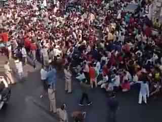 Crowd of migrants at Bandra in Mumbai