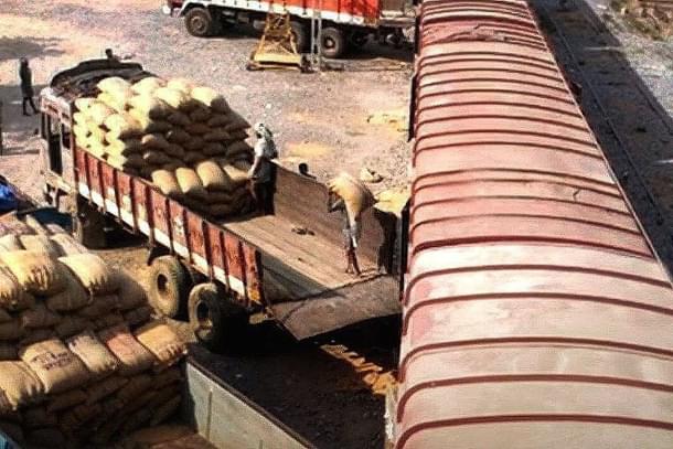 Gunny sacks being unloaded from an Indian Railways goods train.