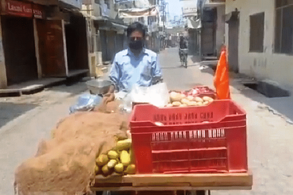 Vegetable seller displaying saffron flag in Meerut&nbsp;