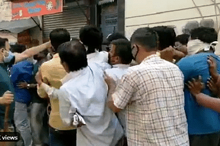 Crowd at liquor store in Delhi today (