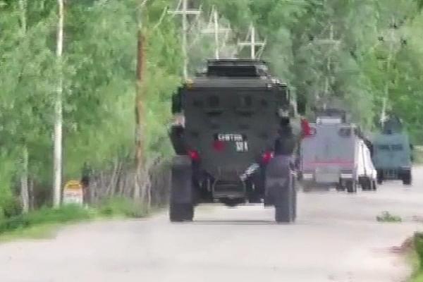 Visuals of a CRPF convoy (@ANI/Twitter)