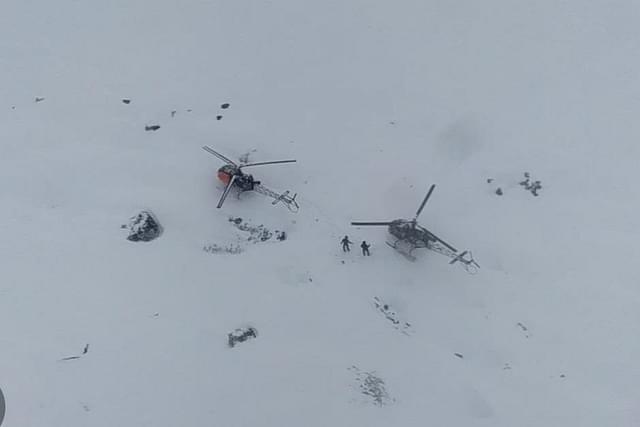 Stranded IAF Crew were rescued from icy heights of Sikkim (Pic Via Twitter)