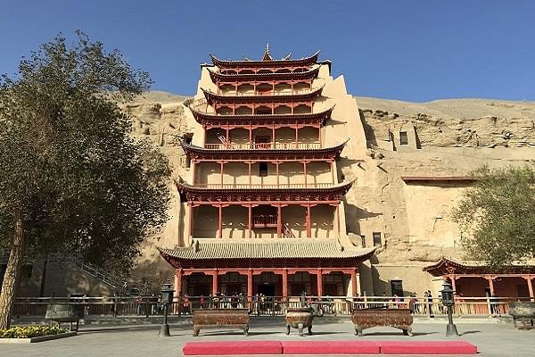 Mogao caves in China where numerous arts of Hindu deities have been found (慕尼黑啤酒/Wikimedia Commons)