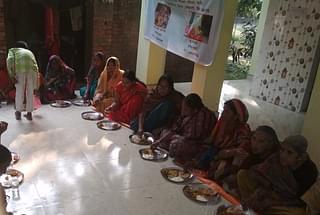 A photograph of a community feast initiative to remove ‘bhedbhaav’ in Ram-Janaki Math of Fatehpur village in Vaishali district of Bihar/photo shared by a resident&nbsp;