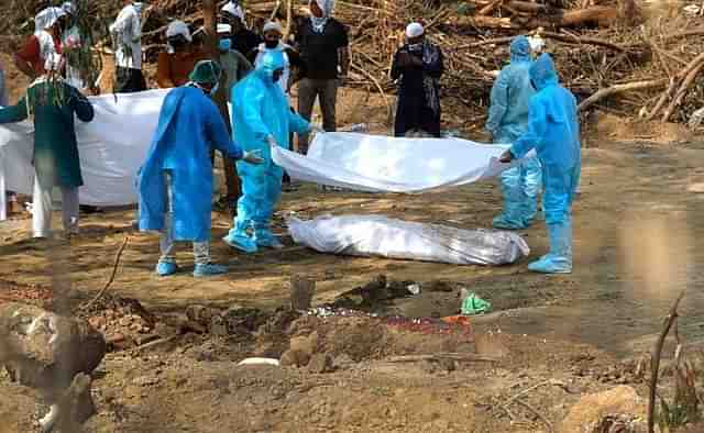 Dead body of a coronavirus patient at the funeral site. (Representative image)