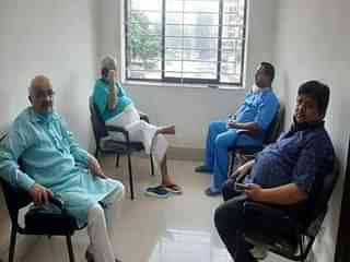 Lalu Yadav sets up 'darbar' in hospital, violating jail manual. (Source: Facebook - Jharkhand BJP spokesperson)