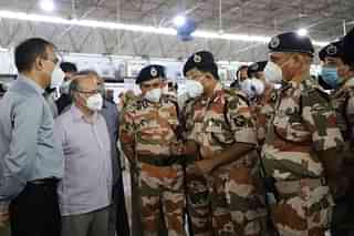 Delhi LG Anil Baijal at Sardar Patel Covid-19 care centre with ITBP officials. (Picture via Twitter)