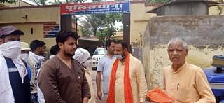 Crowd outside Ramgarh thana on 24 June. Gaurav Soni is in brown shirt&nbsp;