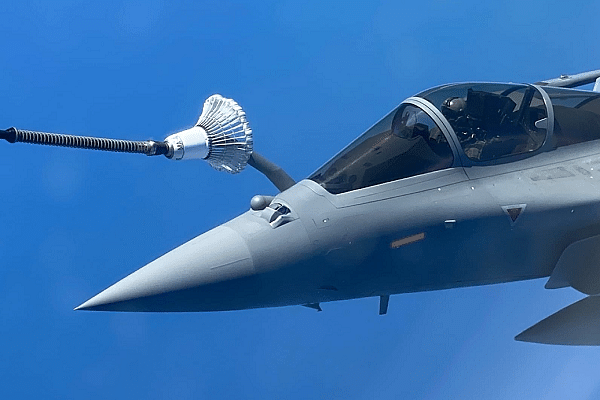 India's Rafale undergoes mid-air refuelling (Livefist)