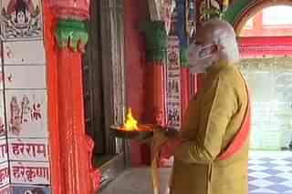PM Modi performs puja at Hanuman Grahi temple (@ANI)