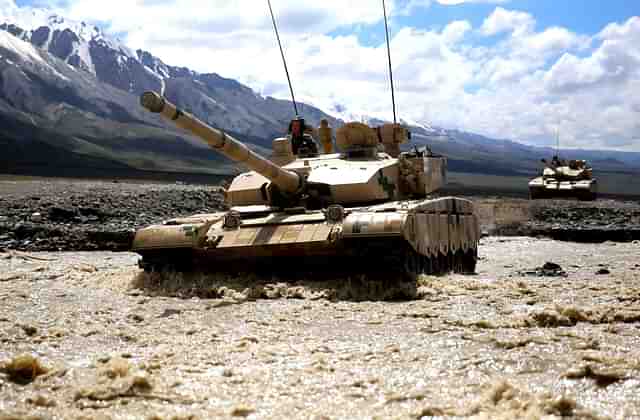 Chinese tanks at high altitude. (China Military/<a href="http://eng.chinamil.com.cn/">eng.chinamil.com.cn</a>)