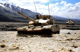 Chinese tanks at high altitude. (China Military/<a href="http://eng.chinamil.com.cn/">eng.chinamil.com.cn</a>)
