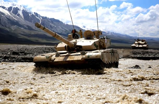 Chinese tanks at high altitude. (China Military/<a href="http://eng.chinamil.com.cn/">eng.chinamil.com.cn</a>)