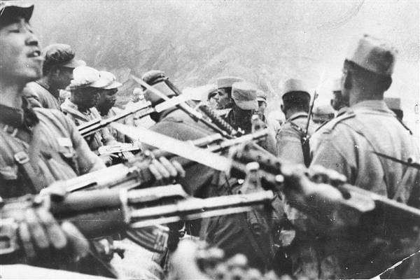 Indian and Chinese troops in a Border face-off.