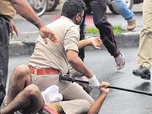 Kerala Police personnel brutally assaults a protestor. (Picture via Twitter)