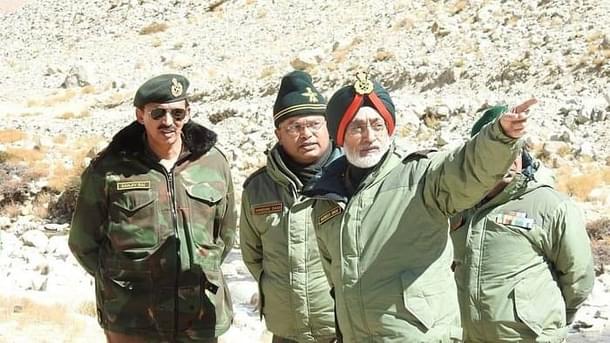 Lieutenant General Harinder Singh (with his arm extended) (Picture Credits: Twitter/@adgpi)