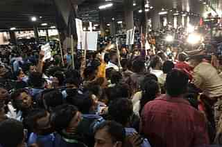Shiv Sena activists at Mumbai Airport (Sahil Joshi/Twitter)