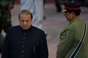 Nawaz Sharif walks past Raheel Sharif (AAMIR QURESHI/AFP/GettyImages)