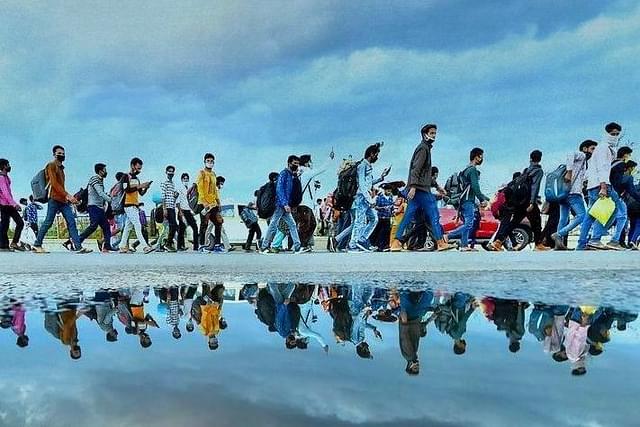Migrant workers returning to their villages.&nbsp;