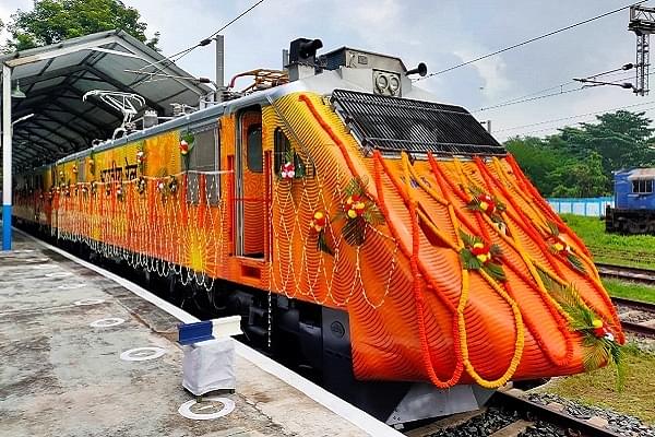 Tejas locomotive unveiled by Indian Railways (PIB)