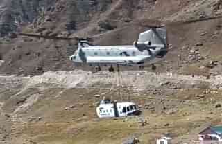 IAF’s Chinook helicopter airlifts a crashed Mi-17 from Kedarnath 