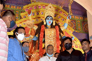 Shakib Al Hasan wearing the blue blazer at the inauguration of the Kali Puja in Kolkata (Hindu Existance)