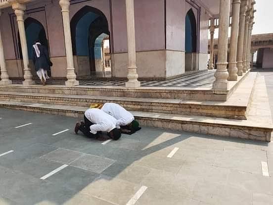 A picture of the Muslim men reading namaz inside Nand Baba temple on 29 October