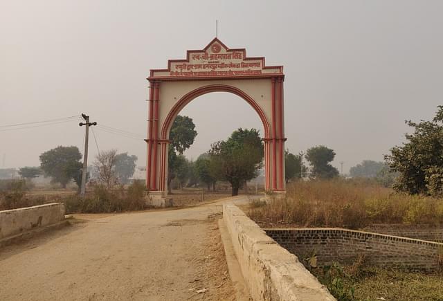 Entry to village Dagarpur