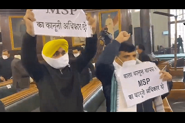 Bhagwant Mann and Sanjay Singh protesting in the Parliament central hall