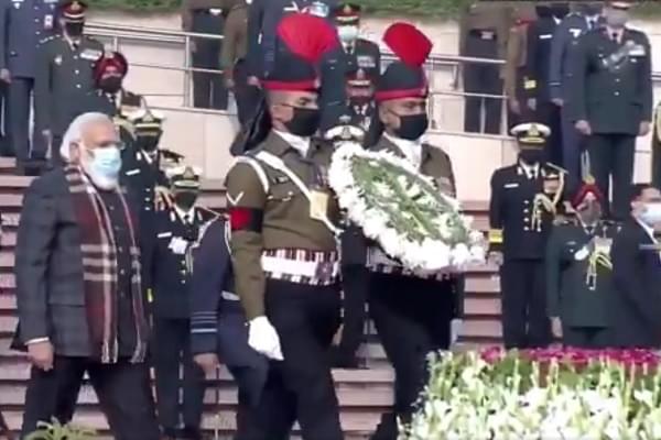 PM Modi at National War Memorial (Pic Via Twitter)