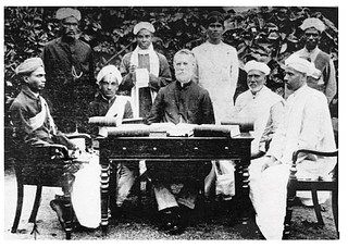(Muruganar seated on the left side; Picture ofthe first Tamil Lexicon Committee)