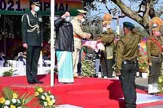 Manipur Governor Najma Heptulla hoisting the national flag (Image Credits: Twitter)