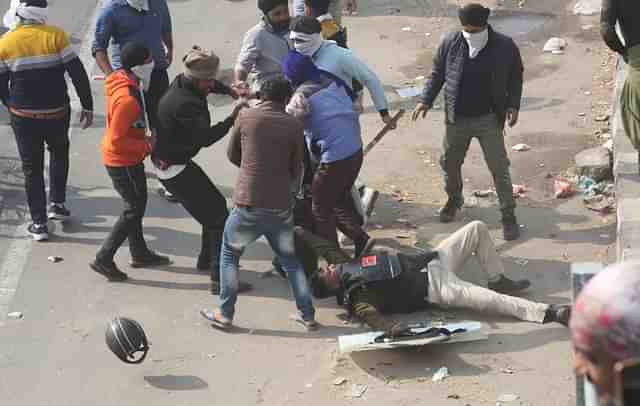 Farmers tractor rally on Republic Day quickly turned violent as protesters broke the pre-decided regulations, attacked police personnel (Source: @mistryofficial /Twitter)