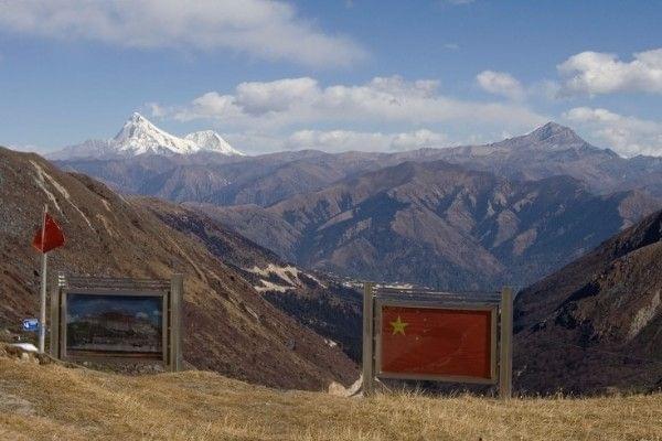Picture of the Patola Palace, left, and the Chinese flag, on the 
Chinese side of the international border at Nathula Pass, in Sikkim.
 <a href="https://www.flickr.com/photos/shons/">(Shayon Ghosh/Flickr)</a>