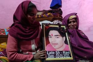 Ravi’s sister Khushboo and mother Veermati with Ravi’s picture