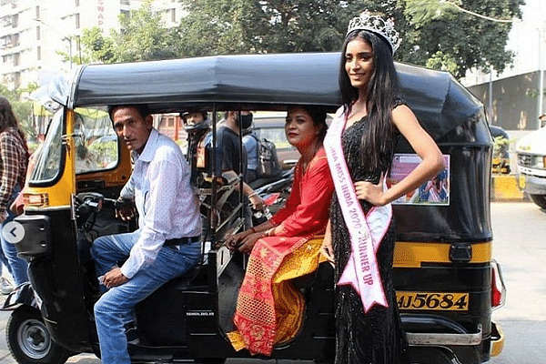 Manya Singh with her parents
