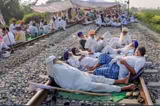 Protest on the railway track. Source: @HarbaljitS/Twitter