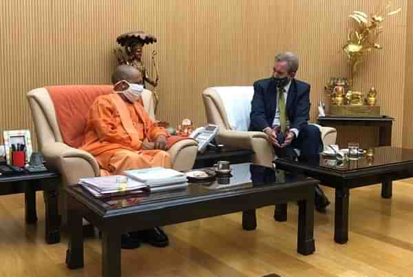 Australian high commissioner Barry O'Farrell with UP CM Yogi Adtiyanath (@AusHCIndia/Twitter)