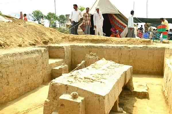 Burials at Sinauli, Uttar Pradesh.