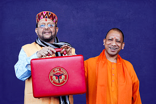 Finance Minister Suresh Kumar Khanna and Chief Minister Yogi Adityanath.&nbsp;