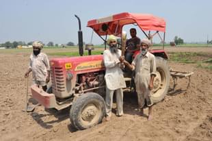 Farmers near Fatehgarh Sahib, Punjab (Flickr)