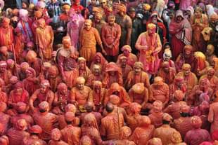 Holi celebrations at Nandgaon temple (Flickr)