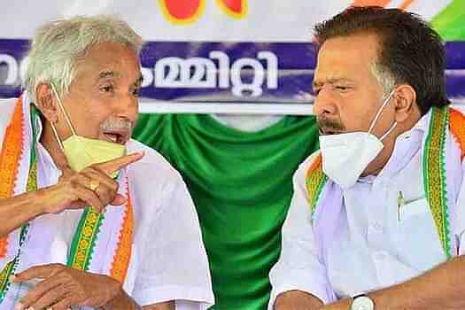 Senior Congress leaders Oommen Chandy and Ramesh Chennithala.