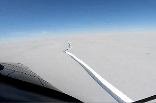 Iceberg breaking off the Ice Shelf (Pic via Imagegrab)