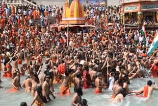 Shahi Snan, kumbh (Twitter).