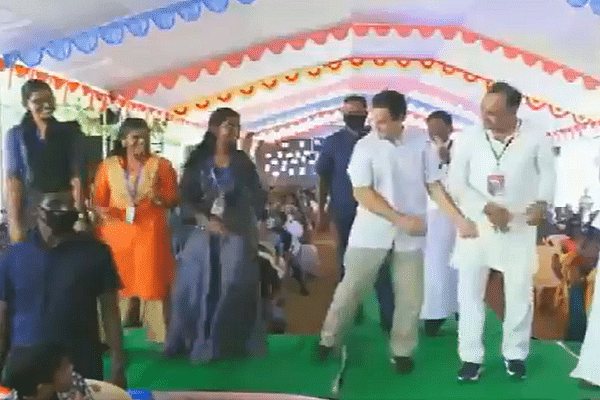 Rahul Gandhi showing his dance moves at a school in Tamil Nadu (Source: ANI/Twitter)